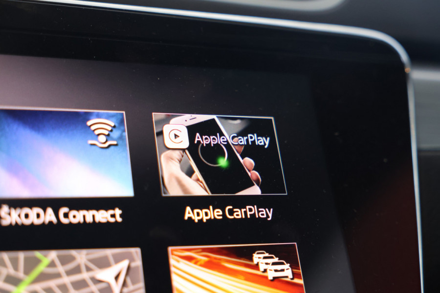 Škoda Superb Combi 1.5 TSI ACT Sportline Business Camera, Stoelverwarming, Panorama schuif/kantel, Apple Carplay