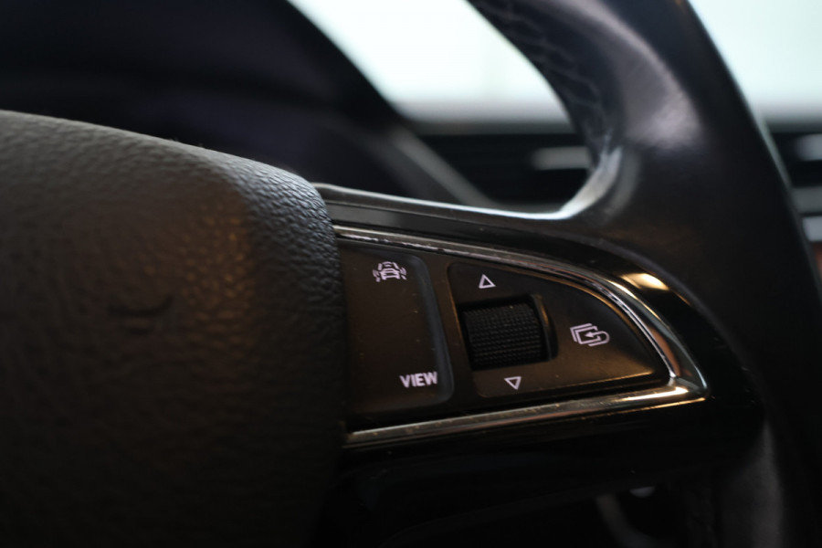 Škoda Superb Combi 1.5 TSI ACT Sportline Business Camera, Stoelverwarming, Panorama schuif/kantel, Apple Carplay