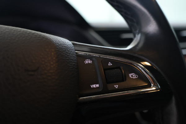 Škoda Superb Combi 1.5 TSI ACT Sportline Business Camera, Stoelverwarming, Panorama schuif/kantel, Apple Carplay