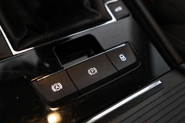 Škoda Superb Combi 1.5 TSI ACT Sportline Business Camera, Stoelverwarming, Panorama schuif/kantel, Apple Carplay