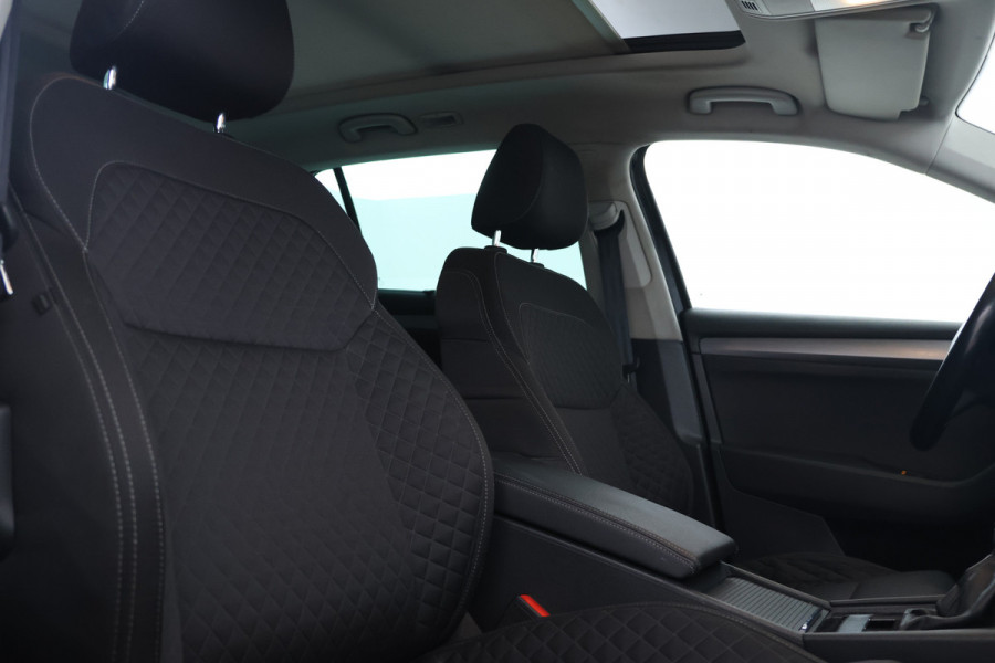 Škoda Superb Combi 1.5 TSI ACT Sportline Business Camera, Stoelverwarming, Panorama schuif/kantel, Apple Carplay