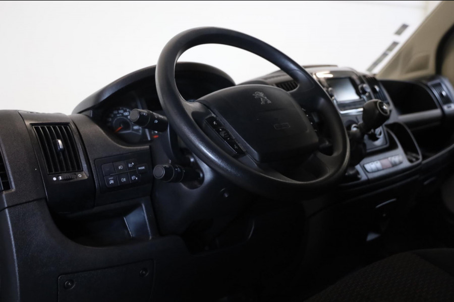 Peugeot Boxer 335 2.2 BlueHDi L2/H2 CAMERA TREKHAAK AIRCO NAVI CRUISE CONTROL LEASE v/a € 144,-p.m. Inruil mogelijk Peugeot Boxer 335 2.2 BlueHDi L2/H2 CAMERA TREKHAAK AIRCO NAVI CRUISE CONTROL LEASE v/a € 144,-p.m. Inruil mogelijk