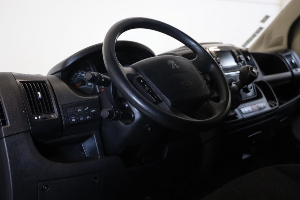 Peugeot Boxer 335 2.2 BlueHDi L2/H2 CAMERA TREKHAAK AIRCO NAVI CRUISE CONTROL LEASE v/a € 144,-p.m. Inruil mogelijk Peugeot Boxer 335 2.2 BlueHDi L2/H2 CAMERA TREKHAAK AIRCO NAVI CRUISE CONTROL LEASE v/a € 144,-p.m. Inruil mogelijk
