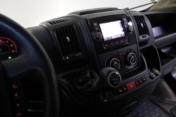 Peugeot Boxer 335 2.2 BlueHDi L2/H2 CAMERA TREKHAAK AIRCO NAVI CRUISE CONTROL LEASE v/a € 144,-p.m. Inruil mogelijk Peugeot Boxer 335 2.2 BlueHDi L2/H2 CAMERA TREKHAAK AIRCO NAVI CRUISE CONTROL LEASE v/a € 144,-p.m. Inruil mogelijk