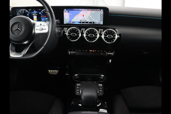Mercedes-Benz A-Klasse 250e AMG | Stoelverwarming | Carplay | Camera | Leder/Alcantara | Sfeerverlichting | Park Assist | Widescreen | Full LED | Dodehoek detectie | PHEV | Plug In Mercedes-Benz A-Klasse 250e AMG | Stoelverwarming | Carplay | Camera | Leder/Alcantara | Sfeerverlichting | Park Assist | Widescreen | Full LED | Dodehoek detectie | PHEV | Plug In