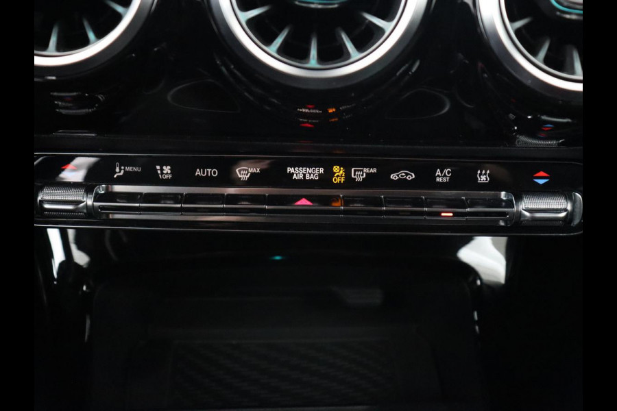 Mercedes-Benz A-Klasse 250e AMG | Stoelverwarming | Carplay | Camera | Leder/Alcantara | Sfeerverlichting | Park Assist | Widescreen | Full LED | Dodehoek detectie | PHEV | Plug In Mercedes-Benz A-Klasse 250e AMG | Stoelverwarming | Carplay | Camera | Leder/Alcantara | Sfeerverlichting | Park Assist | Widescreen | Full LED | Dodehoek detectie | PHEV | Plug In