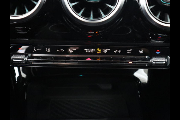 Mercedes-Benz A-Klasse 250e AMG | Stoelverwarming | Carplay | Camera | Leder/Alcantara | Sfeerverlichting | Park Assist | Widescreen | Full LED | Dodehoek detectie | PHEV | Plug In Mercedes-Benz A-Klasse 250e AMG | Stoelverwarming | Carplay | Camera | Leder/Alcantara | Sfeerverlichting | Park Assist | Widescreen | Full LED | Dodehoek detectie | PHEV | Plug In