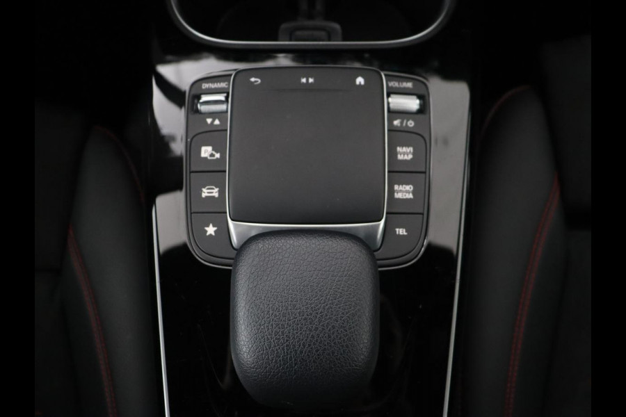 Mercedes-Benz A-Klasse 250e AMG | Stoelverwarming | Carplay | Camera | Leder/Alcantara | Sfeerverlichting | Park Assist | Widescreen | Full LED | Dodehoek detectie | PHEV | Plug In Mercedes-Benz A-Klasse 250e AMG | Stoelverwarming | Carplay | Camera | Leder/Alcantara | Sfeerverlichting | Park Assist | Widescreen | Full LED | Dodehoek detectie | PHEV | Plug In