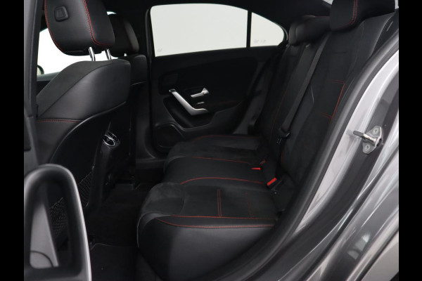 Mercedes-Benz A-Klasse 250e AMG | Stoelverwarming | Carplay | Camera | Leder/Alcantara | Sfeerverlichting | Park Assist | Widescreen | Full LED | Dodehoek detectie | PHEV | Plug In Mercedes-Benz A-Klasse 250e AMG | Stoelverwarming | Carplay | Camera | Leder/Alcantara | Sfeerverlichting | Park Assist | Widescreen | Full LED | Dodehoek detectie | PHEV | Plug In