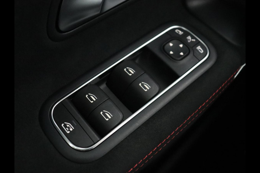 Mercedes-Benz A-Klasse 250e AMG | Stoelverwarming | Carplay | Camera | Leder/Alcantara | Sfeerverlichting | Park Assist | Widescreen | Full LED | Dodehoek detectie | PHEV | Plug In Mercedes-Benz A-Klasse 250e AMG | Stoelverwarming | Carplay | Camera | Leder/Alcantara | Sfeerverlichting | Park Assist | Widescreen | Full LED | Dodehoek detectie | PHEV | Plug In