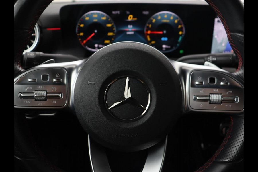 Mercedes-Benz A-Klasse 250e AMG | Stoelverwarming | Carplay | Camera | Leder/Alcantara | Sfeerverlichting | Park Assist | Widescreen | Full LED | Dodehoek detectie | PHEV | Plug In Mercedes-Benz A-Klasse 250e AMG | Stoelverwarming | Carplay | Camera | Leder/Alcantara | Sfeerverlichting | Park Assist | Widescreen | Full LED | Dodehoek detectie | PHEV | Plug In