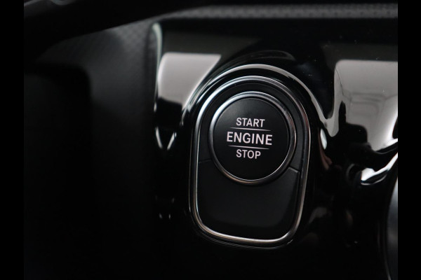 Mercedes-Benz A-Klasse 250e AMG | Stoelverwarming | Carplay | Camera | Leder/Alcantara | Sfeerverlichting | Park Assist | Widescreen | Full LED | Dodehoek detectie | PHEV | Plug In Mercedes-Benz A-Klasse 250e AMG | Stoelverwarming | Carplay | Camera | Leder/Alcantara | Sfeerverlichting | Park Assist | Widescreen | Full LED | Dodehoek detectie | PHEV | Plug In