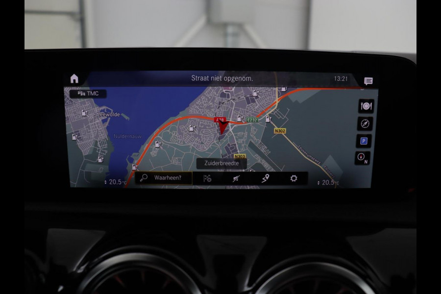 Mercedes-Benz A-Klasse 250e AMG | Stoelverwarming | Carplay | Camera | Leder/Alcantara | Sfeerverlichting | Park Assist | Widescreen | Full LED | Dodehoek detectie | PHEV | Plug In Mercedes-Benz A-Klasse 250e AMG | Stoelverwarming | Carplay | Camera | Leder/Alcantara | Sfeerverlichting | Park Assist | Widescreen | Full LED | Dodehoek detectie | PHEV | Plug In
