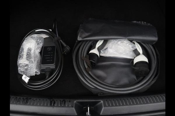 Mercedes-Benz A-Klasse 250e AMG | Stoelverwarming | Carplay | Camera | Leder/Alcantara | Sfeerverlichting | Park Assist | Widescreen | Full LED | Dodehoek detectie | PHEV | Plug In Mercedes-Benz A-Klasse 250e AMG | Stoelverwarming | Carplay | Camera | Leder/Alcantara | Sfeerverlichting | Park Assist | Widescreen | Full LED | Dodehoek detectie | PHEV | Plug In