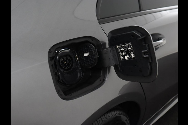 Mercedes-Benz A-Klasse 250e AMG | Stoelverwarming | Carplay | Camera | Leder/Alcantara | Sfeerverlichting | Park Assist | Widescreen | Full LED | Dodehoek detectie | PHEV | Plug In Mercedes-Benz A-Klasse 250e AMG | Stoelverwarming | Carplay | Camera | Leder/Alcantara | Sfeerverlichting | Park Assist | Widescreen | Full LED | Dodehoek detectie | PHEV | Plug In