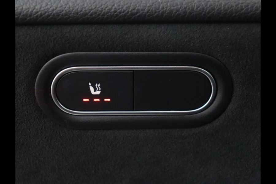 Mercedes-Benz A-Klasse 250e AMG | Stoelverwarming | Carplay | Camera | Leder/Alcantara | Sfeerverlichting | Park Assist | Widescreen | Full LED | Dodehoek detectie | PHEV | Plug In Mercedes-Benz A-Klasse 250e AMG | Stoelverwarming | Carplay | Camera | Leder/Alcantara | Sfeerverlichting | Park Assist | Widescreen | Full LED | Dodehoek detectie | PHEV | Plug In