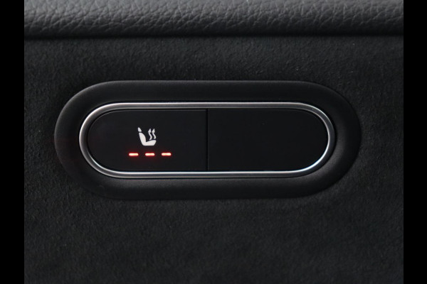 Mercedes-Benz A-Klasse 250e AMG | Stoelverwarming | Carplay | Camera | Leder/Alcantara | Sfeerverlichting | Park Assist | Widescreen | Full LED | Dodehoek detectie | PHEV | Plug In Mercedes-Benz A-Klasse 250e AMG | Stoelverwarming | Carplay | Camera | Leder/Alcantara | Sfeerverlichting | Park Assist | Widescreen | Full LED | Dodehoek detectie | PHEV | Plug In