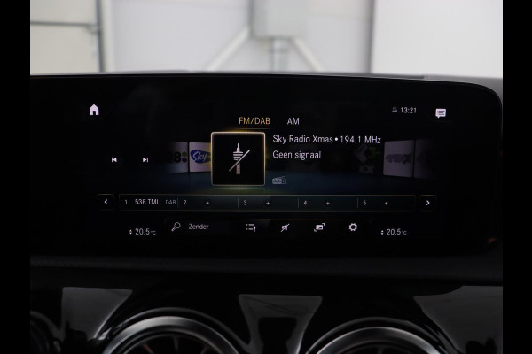 Mercedes-Benz A-Klasse 250e AMG | Stoelverwarming | Carplay | Camera | Leder/Alcantara | Sfeerverlichting | Park Assist | Widescreen | Full LED | Dodehoek detectie | PHEV | Plug In Mercedes-Benz A-Klasse 250e AMG | Stoelverwarming | Carplay | Camera | Leder/Alcantara | Sfeerverlichting | Park Assist | Widescreen | Full LED | Dodehoek detectie | PHEV | Plug In