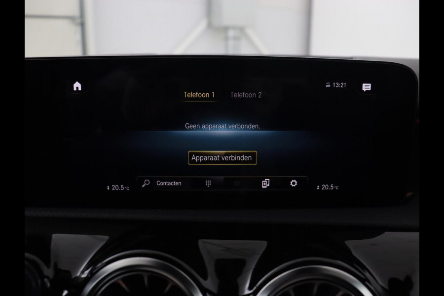 Mercedes-Benz A-Klasse 250e AMG | Stoelverwarming | Carplay | Camera | Leder/Alcantara | Sfeerverlichting | Park Assist | Widescreen | Full LED | Dodehoek detectie | PHEV | Plug In Mercedes-Benz A-Klasse 250e AMG | Stoelverwarming | Carplay | Camera | Leder/Alcantara | Sfeerverlichting | Park Assist | Widescreen | Full LED | Dodehoek detectie | PHEV | Plug In