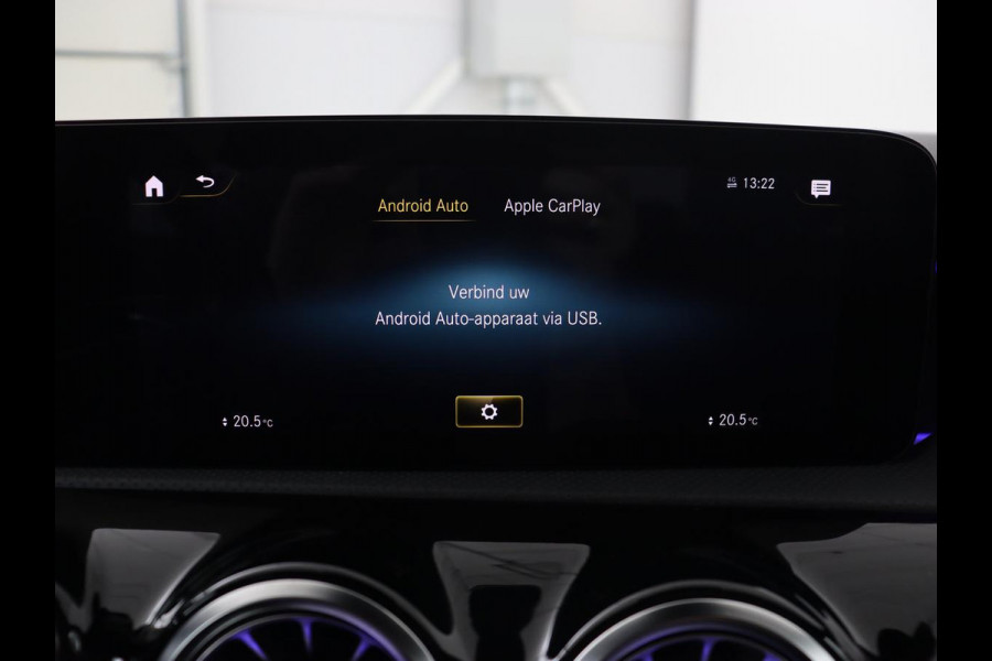 Mercedes-Benz A-Klasse 250e AMG | Stoelverwarming | Carplay | Camera | Leder/Alcantara | Sfeerverlichting | Park Assist | Widescreen | Full LED | Dodehoek detectie | PHEV | Plug In Mercedes-Benz A-Klasse 250e AMG | Stoelverwarming | Carplay | Camera | Leder/Alcantara | Sfeerverlichting | Park Assist | Widescreen | Full LED | Dodehoek detectie | PHEV | Plug In