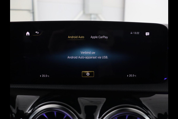 Mercedes-Benz A-Klasse 250e AMG | Stoelverwarming | Carplay | Camera | Leder/Alcantara | Sfeerverlichting | Park Assist | Widescreen | Full LED | Dodehoek detectie | PHEV | Plug In Mercedes-Benz A-Klasse 250e AMG | Stoelverwarming | Carplay | Camera | Leder/Alcantara | Sfeerverlichting | Park Assist | Widescreen | Full LED | Dodehoek detectie | PHEV | Plug In