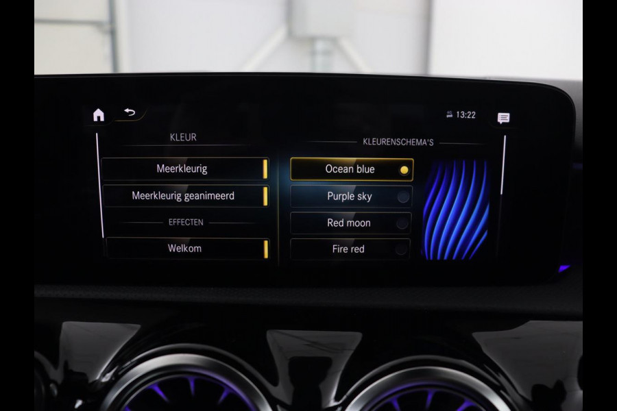 Mercedes-Benz A-Klasse 250e AMG | Stoelverwarming | Carplay | Camera | Leder/Alcantara | Sfeerverlichting | Park Assist | Widescreen | Full LED | Dodehoek detectie | PHEV | Plug In Mercedes-Benz A-Klasse 250e AMG | Stoelverwarming | Carplay | Camera | Leder/Alcantara | Sfeerverlichting | Park Assist | Widescreen | Full LED | Dodehoek detectie | PHEV | Plug In