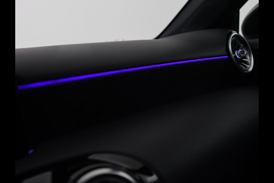 Mercedes-Benz A-Klasse 250e AMG | Stoelverwarming | Carplay | Camera | Leder/Alcantara | Sfeerverlichting | Park Assist | Widescreen | Full LED | Dodehoek detectie | PHEV | Plug In Mercedes-Benz A-Klasse 250e AMG | Stoelverwarming | Carplay | Camera | Leder/Alcantara | Sfeerverlichting | Park Assist | Widescreen | Full LED | Dodehoek detectie | PHEV | Plug In