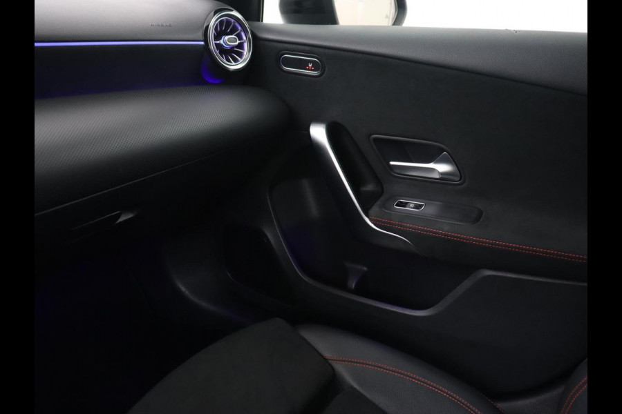 Mercedes-Benz A-Klasse 250e AMG | Stoelverwarming | Carplay | Camera | Leder/Alcantara | Sfeerverlichting | Park Assist | Widescreen | Full LED | Dodehoek detectie | PHEV | Plug In Mercedes-Benz A-Klasse 250e AMG | Stoelverwarming | Carplay | Camera | Leder/Alcantara | Sfeerverlichting | Park Assist | Widescreen | Full LED | Dodehoek detectie | PHEV | Plug In