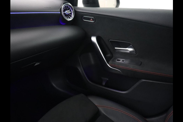 Mercedes-Benz A-Klasse 250e AMG | Stoelverwarming | Carplay | Camera | Leder/Alcantara | Sfeerverlichting | Park Assist | Widescreen | Full LED | Dodehoek detectie | PHEV | Plug In Mercedes-Benz A-Klasse 250e AMG | Stoelverwarming | Carplay | Camera | Leder/Alcantara | Sfeerverlichting | Park Assist | Widescreen | Full LED | Dodehoek detectie | PHEV | Plug In