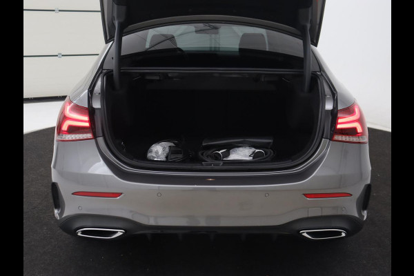 Mercedes-Benz A-Klasse 250e AMG | Stoelverwarming | Carplay | Camera | Leder/Alcantara | Sfeerverlichting | Park Assist | Widescreen | Full LED | Dodehoek detectie | PHEV | Plug In Mercedes-Benz A-Klasse 250e AMG | Stoelverwarming | Carplay | Camera | Leder/Alcantara | Sfeerverlichting | Park Assist | Widescreen | Full LED | Dodehoek detectie | PHEV | Plug In