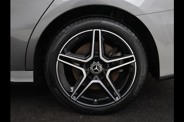 Mercedes-Benz A-Klasse 250e AMG | Stoelverwarming | Carplay | Camera | Leder/Alcantara | Sfeerverlichting | Park Assist | Widescreen | Full LED | Dodehoek detectie | PHEV | Plug In Mercedes-Benz A-Klasse 250e AMG | Stoelverwarming | Carplay | Camera | Leder/Alcantara | Sfeerverlichting | Park Assist | Widescreen | Full LED | Dodehoek detectie | PHEV | Plug In