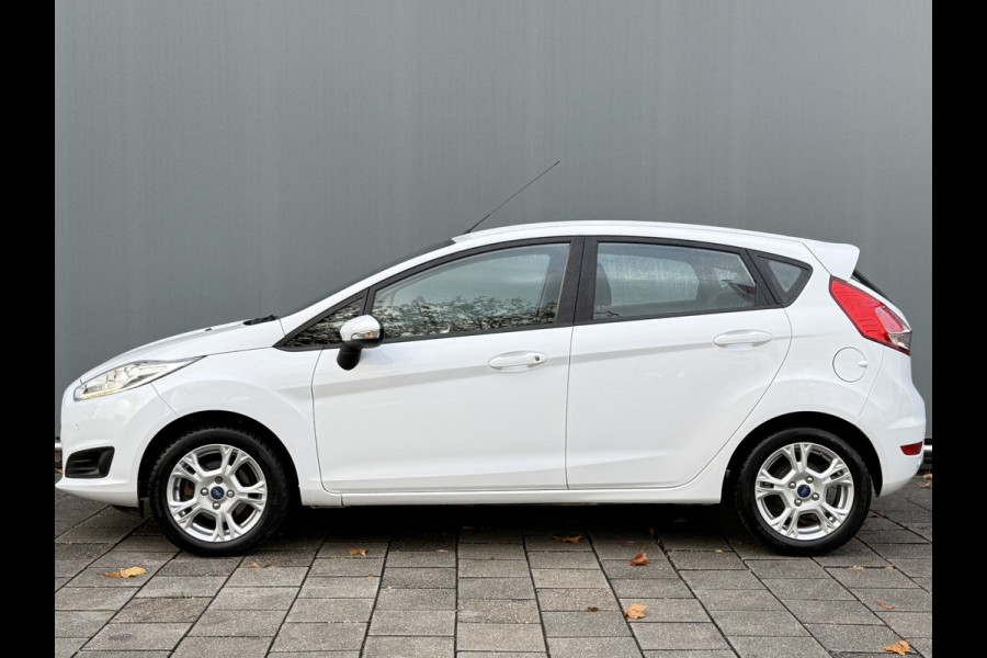 Ford Fiesta BWJ 2017 | 1.0 81PK Style Ultimate | AIRCO | PDC 2X | CRUISE | NAVI | LICHTMETAAL |