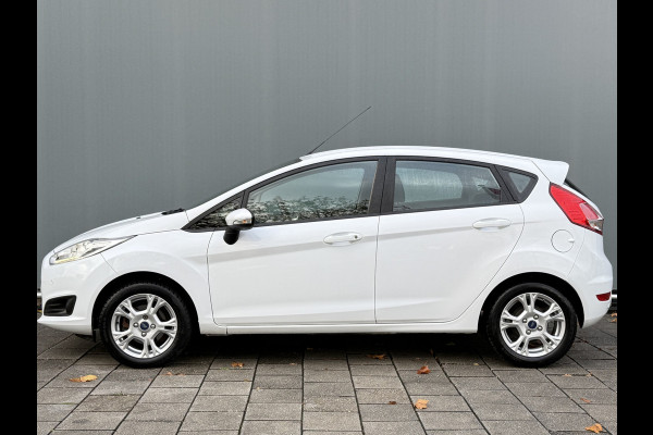 Ford Fiesta BWJ 2017 | 1.0 81PK Style Ultimate | AIRCO | PDC 2X | CRUISE | NAVI | LICHTMETAAL |