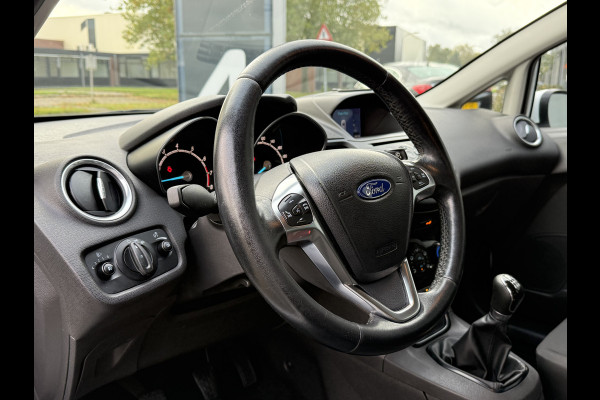 Ford Fiesta BWJ 2017 | 1.0 81PK Style Ultimate | AIRCO | PDC 2X | CRUISE | NAVI | LICHTMETAAL |