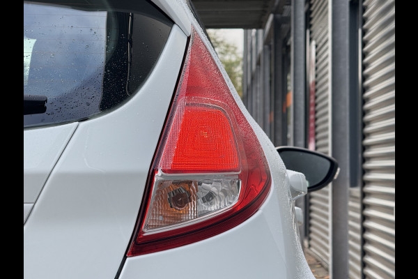 Ford Fiesta BWJ 2017 | 1.0 81PK Style Ultimate | AIRCO | PDC 2X | CRUISE | NAVI | LICHTMETAAL |