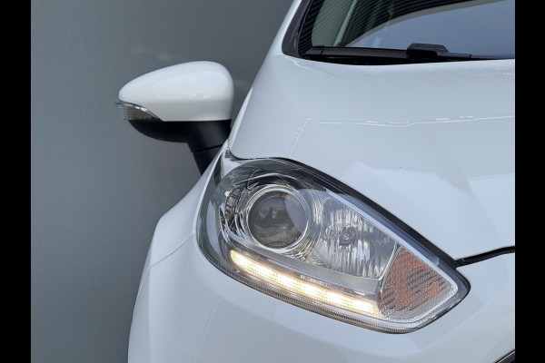 Ford Fiesta BWJ 2017 | 1.0 81PK Style Ultimate | AIRCO | PDC 2X | CRUISE | NAVI | LICHTMETAAL |
