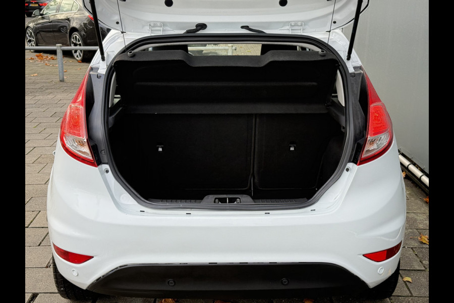 Ford Fiesta BWJ 2017 | 1.0 81PK Style Ultimate | AIRCO | PDC 2X | CRUISE | NAVI | LICHTMETAAL |