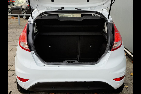 Ford Fiesta BWJ 2017 | 1.0 81PK Style Ultimate | AIRCO | PDC 2X | CRUISE | NAVI | LICHTMETAAL |