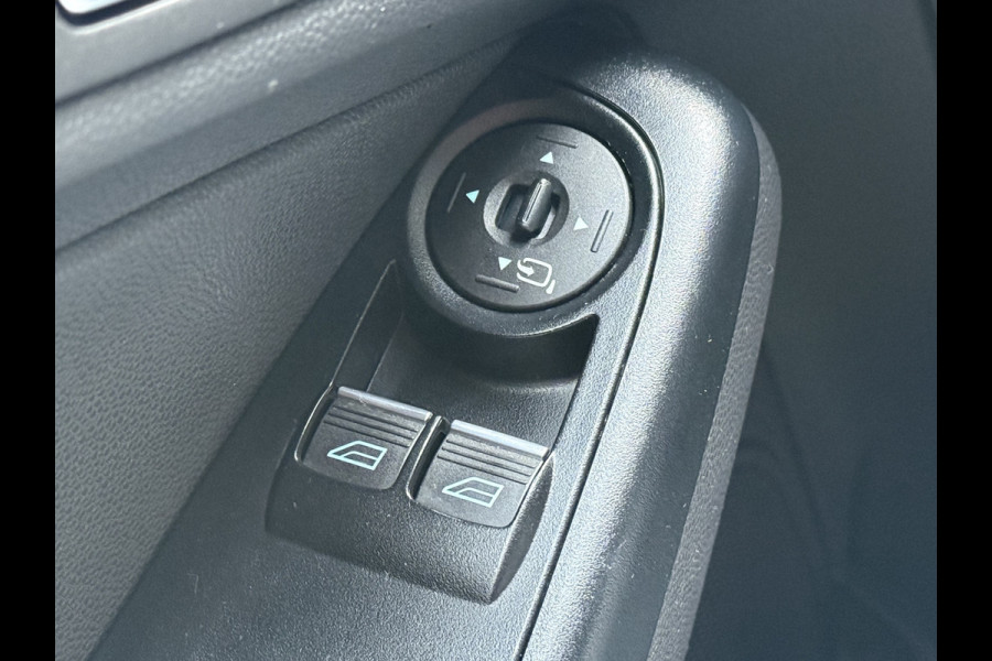 Ford Fiesta BWJ 2017 | 1.0 81PK Style Ultimate | AIRCO | PDC 2X | CRUISE | NAVI | LICHTMETAAL |