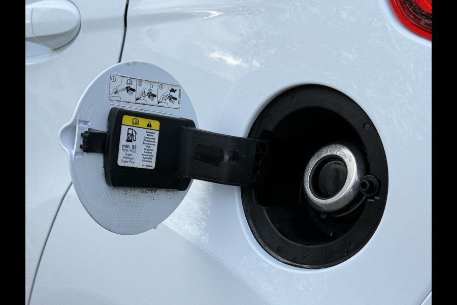 Ford Fiesta BWJ 2017 | 1.0 81PK Style Ultimate | AIRCO | PDC 2X | CRUISE | NAVI | LICHTMETAAL |