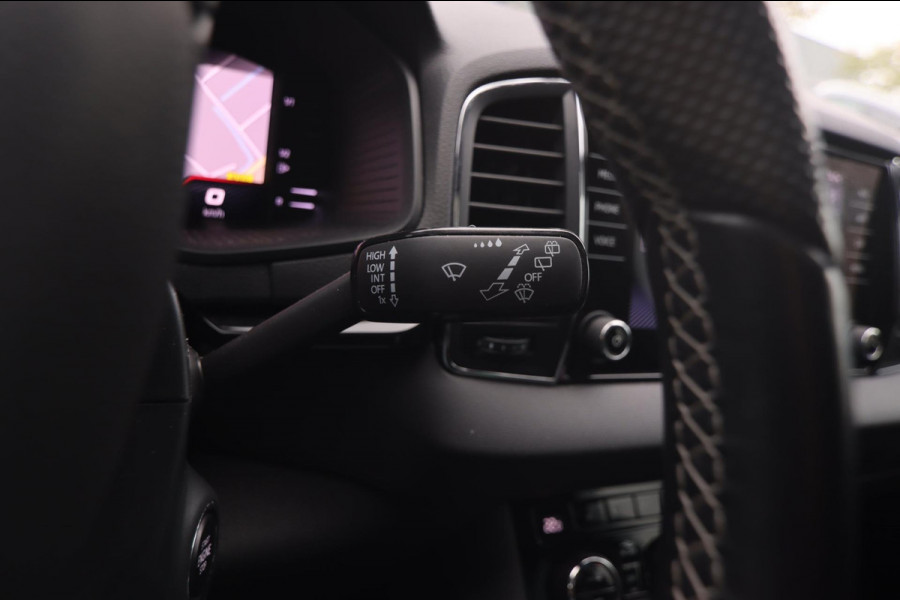 Škoda Karoq 1.5 TSI ACT Sportline Business|Pano Trekhaak Dealer OH Sportstoelen App Connect ACC Canton Elektrische kofferklep Nap Škoda Karoq 1.5 TSI ACT Sportline Business|Pano Trekhaak Dealer OH Sportstoelen App Connect ACC Canton Elektrische kofferklep Nap