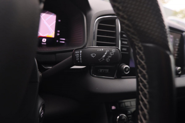 Škoda Karoq 1.5 TSI ACT Sportline Business|Pano Trekhaak Dealer OH Sportstoelen App Connect ACC Canton Elektrische kofferklep Nap Škoda Karoq 1.5 TSI ACT Sportline Business|Pano Trekhaak Dealer OH Sportstoelen App Connect ACC Canton Elektrische kofferklep Nap