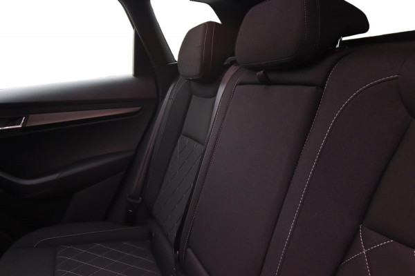 Škoda Karoq 1.5 TSI ACT Sportline Business|Pano Trekhaak Dealer OH Sportstoelen App Connect ACC Canton Elektrische kofferklep Nap Škoda Karoq 1.5 TSI ACT Sportline Business|Pano Trekhaak Dealer OH Sportstoelen App Connect ACC Canton Elektrische kofferklep Nap