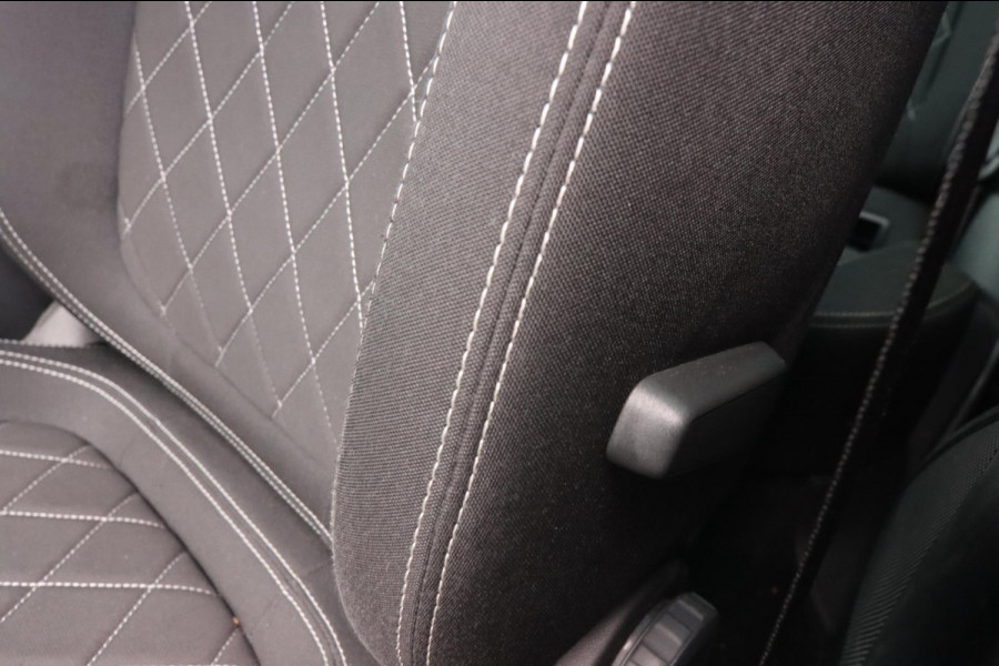 Škoda Karoq 1.5 TSI ACT Sportline Business|Pano Trekhaak Dealer OH Sportstoelen App Connect ACC Canton Elektrische kofferklep Nap Škoda Karoq 1.5 TSI ACT Sportline Business|Pano Trekhaak Dealer OH Sportstoelen App Connect ACC Canton Elektrische kofferklep Nap