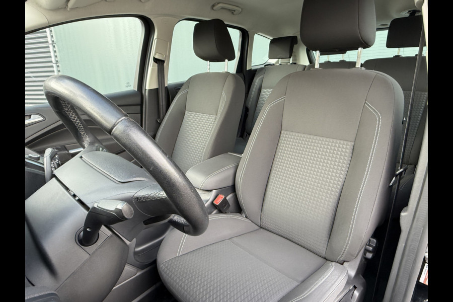 Ford C-MAX BWJ 2017 | 1.0T 126PK Trend Ultimate | TREKHAAK | NAVI | AIRCO | CARPLAY | PDC | CRUISE | LICHTMETAAL Ford C-MAX BWJ 2017 | 1.0T 126PK Trend Ultimate | TREKHAAK | NAVI | AIRCO | CARPLAY | PDC | CRUISE | LICHTMETAAL