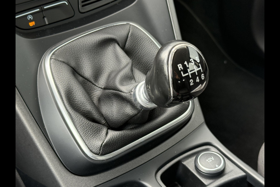 Ford C-MAX BWJ 2017 | 1.0T 126PK Trend Ultimate | TREKHAAK | NAVI | AIRCO | CARPLAY | PDC | CRUISE | LICHTMETAAL Ford C-MAX BWJ 2017 | 1.0T 126PK Trend Ultimate | TREKHAAK | NAVI | AIRCO | CARPLAY | PDC | CRUISE | LICHTMETAAL