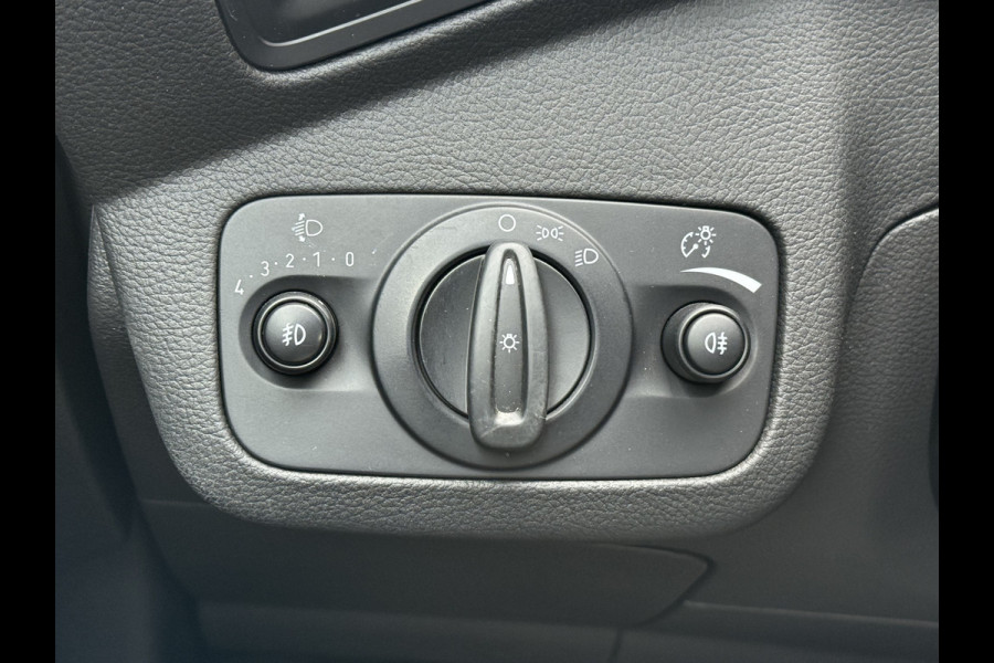 Ford C-MAX BWJ 2017 | 1.0T 126PK Trend Ultimate | TREKHAAK | NAVI | AIRCO | CARPLAY | PDC | CRUISE | LICHTMETAAL Ford C-MAX BWJ 2017 | 1.0T 126PK Trend Ultimate | TREKHAAK | NAVI | AIRCO | CARPLAY | PDC | CRUISE | LICHTMETAAL