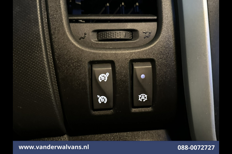 Renault Trafic 2.0 dCi 120pk L1H1 Euro6 Airco | LED | Navigatie | Cruisecontrol | Trekhaak | Omvormer Parkeersensoren, Bijrijdersbank Renault Trafic 2.0 dCi 120pk L1H1 Euro6 Airco | LED | Navigatie | Cruisecontrol | Trekhaak | Omvormer Parkeersensoren, Bijrijdersbank