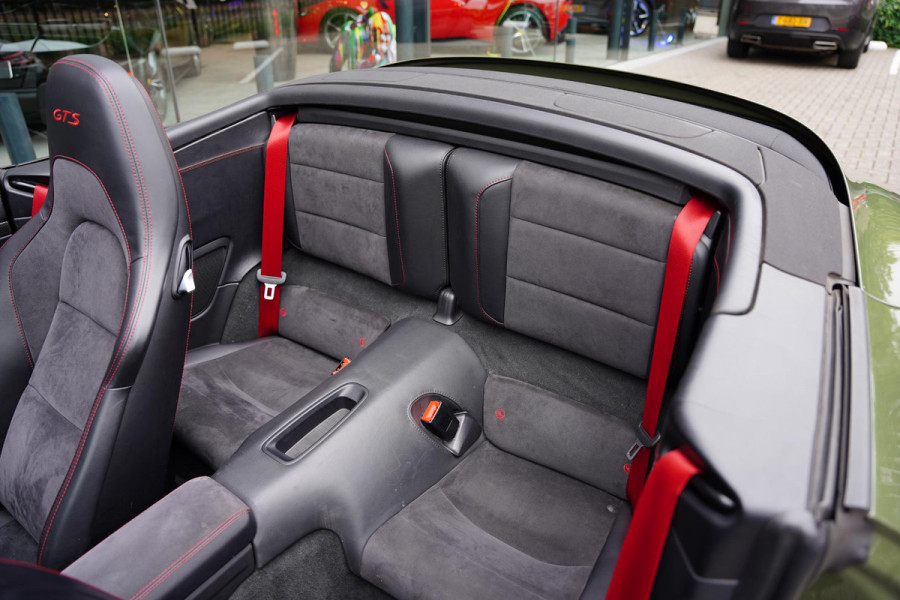 Porsche 911 991 Cabriolet 3.0 Carrera GTS Nato Green Burmester Lifting Porsche 911 991 Cabriolet 3.0 Carrera GTS Nato Green Burmester Lifting