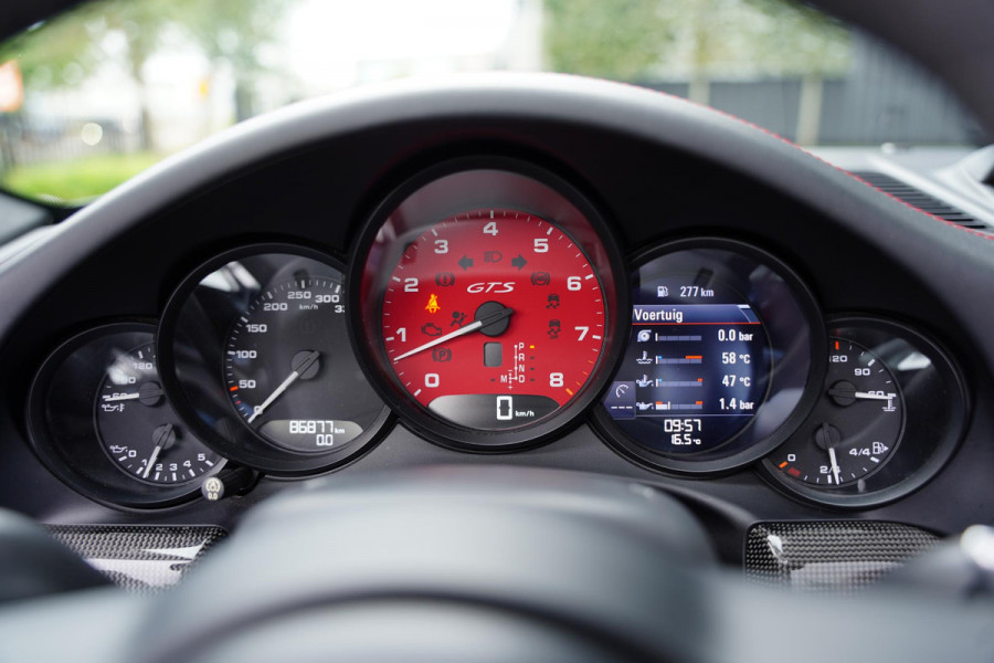 Porsche 911 991 Cabriolet 3.0 Carrera GTS Nato Green Burmester Lifting Porsche 911 991 Cabriolet 3.0 Carrera GTS Nato Green Burmester Lifting